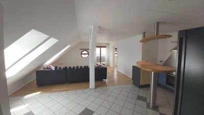 Stilvolle 2-Zimmer-DG-Wohnung im Zentrum von Gersthofen