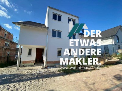 Erstbezug mit fertiger Außenanlage!