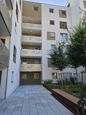 LA-Papiererstraße:  3 Zimmer ETW, 2.OG., West-Loggia, EBK, fast Erstbezug, 2 x TG