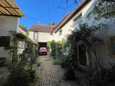 Top-Gelegenheit! Ehemaliges Bauernhaus mit Nebengebäude und Scheune in Langenlonsheim zu verkaufen
