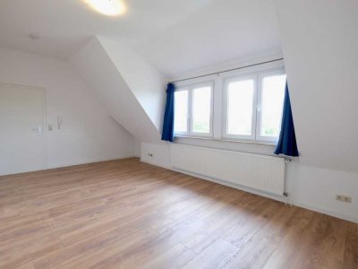 Komplett renovierte 1-Zimmerwohnung - Kochnische - Dachgeschoss