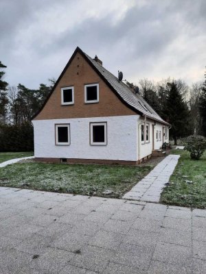 Gepflegte Doppelhaushälfte mit Garten-/ Außenbereich  zum 01.11.2025 zu vermieten