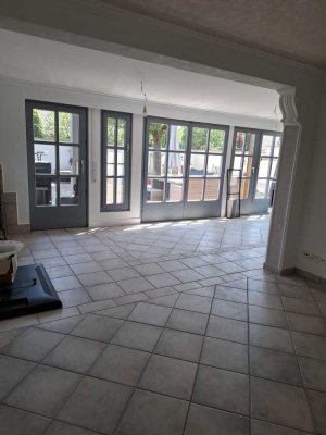 Erstbezug nach Sanierung mit Einbauküche: Geschmackvolle 2-Zimmer-Terrassenwohnung