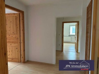Wohnhaus mit Garage und großem Grundstück!