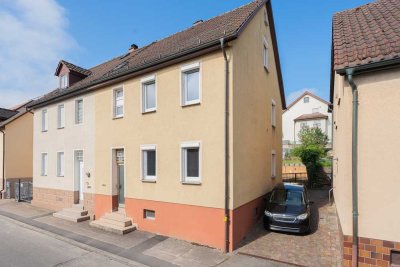 Gepflegte Doppelhaushälfte inkl. Einbauküche, Stellplatz und Garten