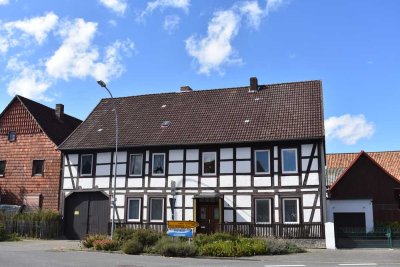 Großzügiges Anwesen zum Wohnen/Hobby & Gewerbe in guter Lage