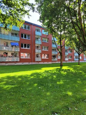 Helle und freundliche 3,5 Zimmer Wohnung mit Balkon!
