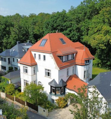 Vermietung: Luxuriöses Wohnen im sanierten Villenanwesen mit exklusiver Wellness-Remise!
