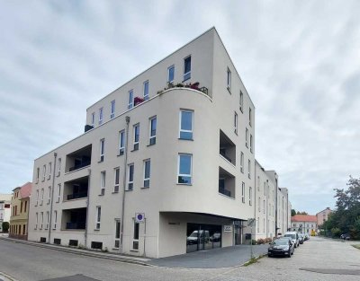 Große 4-Zimmer-Wohnung mit Balkon und Tiefgaragenstellplatz zu vermieten.
