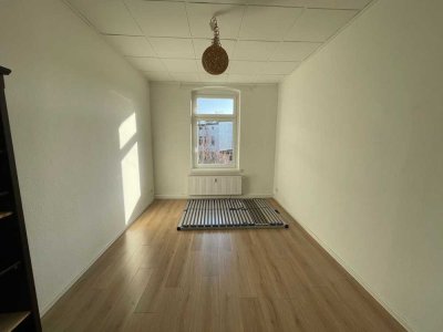 schönes Helles Zimmer in bestehender 4er WG