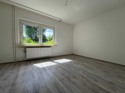 Frisch sanierte 3 Zimmer mit eigenem Gartenstück!!!