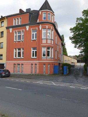 Attraktive 4-Zimmer-Wohnung mit gehobener Innenausstattung mit Balkon und EBK in Duisburg