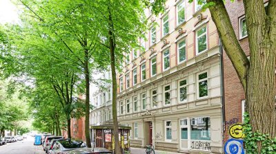Großzügige Altbauwohnung mit Balkon in zentraler Lage