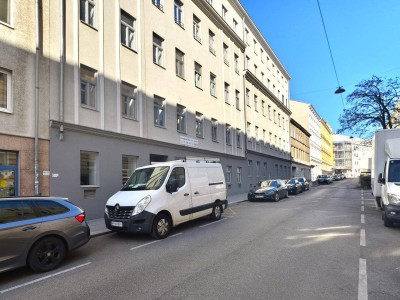 Up nach oben! Befristet vermietete Maisonette-Dachgeschosswohnung mit westseitiger Terrasse in angenehmer Ruhelage