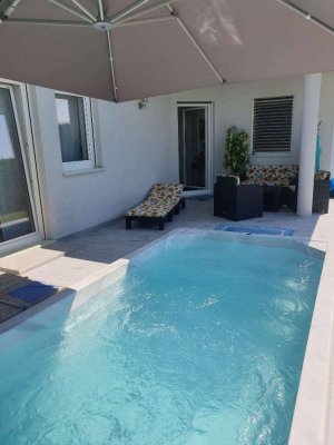 Bungalow mit Pool