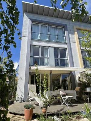 MTI - Lichtdurchflutetes modernes Reihenendhaus in stadtnaher Lage