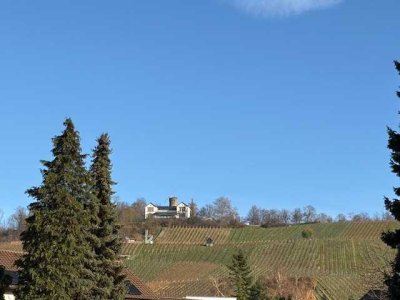 Großes Architektenhaus mit Büroeinheit, Garagen und tollem Ausblick