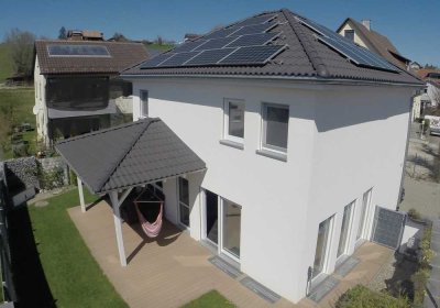 Gut geschnittenes, neuwertiges Einfamilienhaus mit sonnigem Garten und Energieeffizienz A+