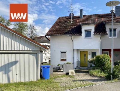Schöne und gepflegte Doppelhaushälfte in Weißensberg
mit Garage und Gartenteil