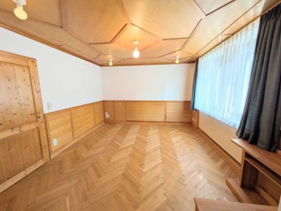 6 Zimmer Maisonette Wohnung mit Abstellraum, Garage und Gartenhaus in Ulm Söflingen