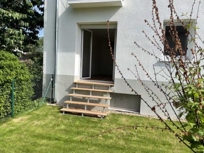 Charmante, hochwertig sanierte 2-Zimmer-Wohnung mit eigenem Garten in Schwalbach/Taunus