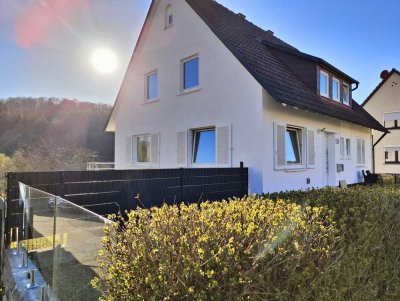 Freistehendes Haus mit Garten, beheizbaren Pool & Doppelgarage – ideal für Familien