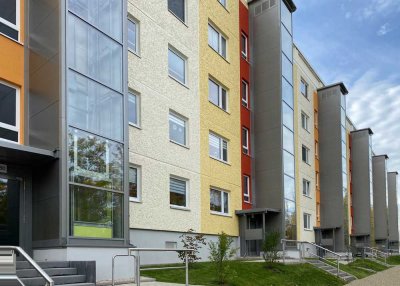 Sanierte 3-Raum-Wohnung mit bodengleicher Dusche, Badewanne und Balkon