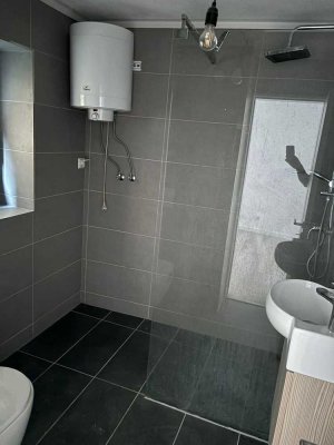 Charmante 1-Zimmer-Dachgeschosswohnung in zentraler, ruhiger Lage von Osthofen – mit Einbauküche