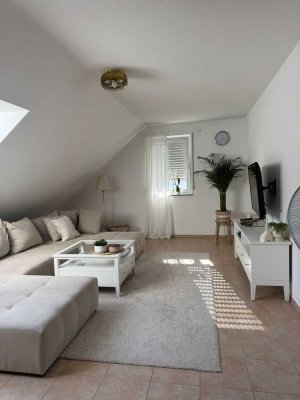 Geschmackvolle 3,5-Zimmer-Dachgeschosswohnung mit gehobener Innenausstattung mit EBK in Magstadt