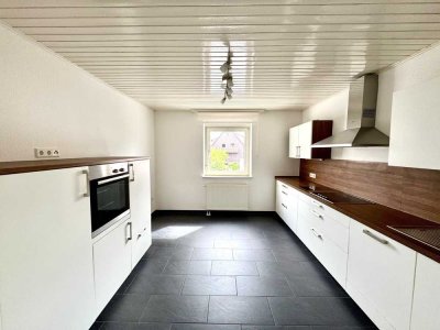 KL- Siegelbach - Modernisiertes Einfamilienhaus mit Doppelgarage, Einzelgarage, Stellplatz u. Garten