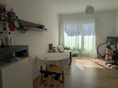 Vollmöbliert 2-Zimmer-Wohnung mit Seeblick-Terrasse in Potsdam (Nähe Potsdam Hbf)