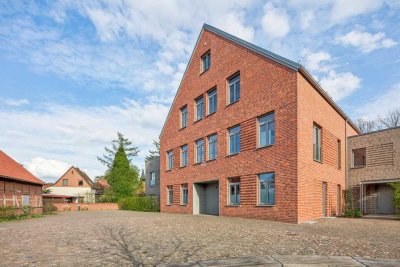 Großzügige hochwertige Wohnung in einzigartigem Denkmalensemble mit Terrasse und Stellplätzen