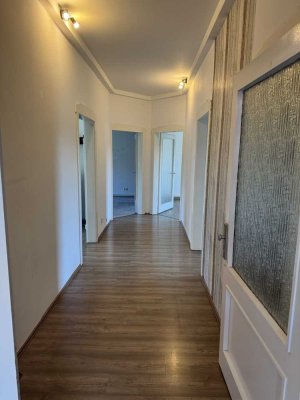 Großzügige 3,5 Zimmer Wohnung mit Terrasse