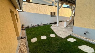 Hochwertige (Teil)-möblierte Erdgeschosswohnung mit Garten, Keller und Parkplatz