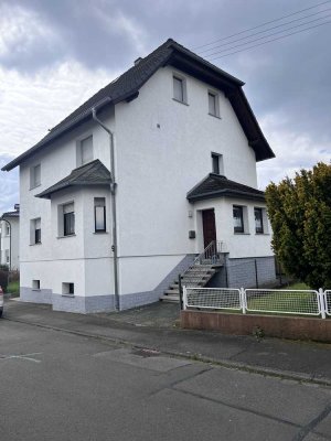 Gemütliche Obergeschoss-Wohnung auf 2 Ebenen mit Partyhütte im eigenen Garten