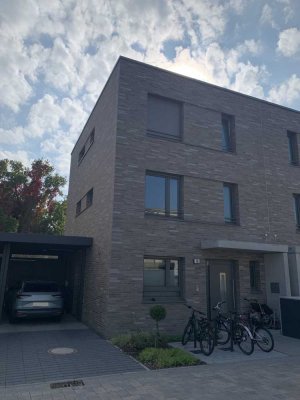 Hochmodernes Haus (Baujahr 2024) mit viel Platz und eigenem Garten in Top-Lage! ("Quartier am Bach")