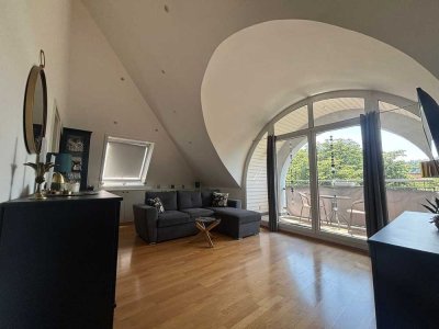 Stilvolle, gepflegte 3,5-Zimmer-DG-Wohnung mit Balkon und EBK im Zentrum von Göppingen