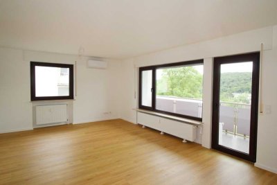Vollständig renovierte 4 ZKB-Wohnung in ruhiger Lage
