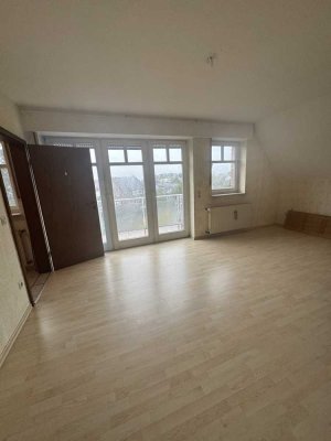 Helle 2-Zimmer Dachgeschosswohnung in Verl mit Balkon - Jetzt besichtigen, renoviert einziehen!