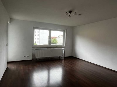 GANZ OBEN: GROSSE 4-ZIMMER-WOHNUNG MIT GARAGE!