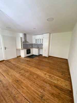 Gepflegte 50 m² Wohnung mit hochwertiger Ausstattung, Fußbodenheizung im Badezimmer, Einbauküche &amp; Naturmaterialien