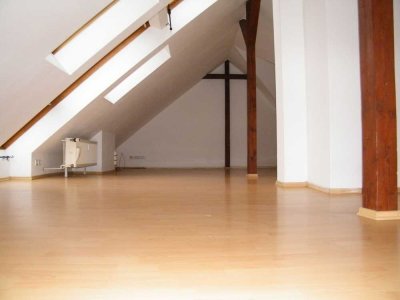 Traumhaftes DG-Mais.-Wohnung, Bad mit Whirlpool-Badewanne, DU und Fenster!!!