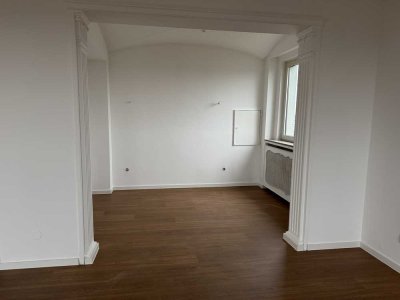Exklusives Penthouse mit 5 Zimmern und Balkon in Neu-Isenburg - Erstbezug nach Renovierung