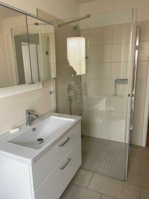 Exklusive, neuwertige 2-Raum-Penthouse-Wohnung mit lux. Innenausstattung mit Balkon und EBK