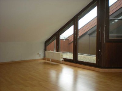 INDIVIDUELLE +MODERNE 2-ZIMMER DACHGESCHOSS ATELIERWOHNUNG
