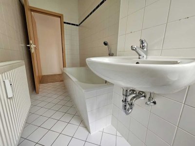 Wir renovieren für Sie! 3-Zimmer-Wohnung mit Balkon und 300 € Gutschein*!
