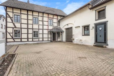 Wohnen & Arbeiten vereint: Einfamilienhaus mit vielseitiger Gewerbefläche in Kreuzau