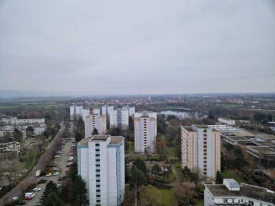 Frisch Renoviert! Schöne 2-Zimmer-Wohnung im Herzen von Vogelstang!