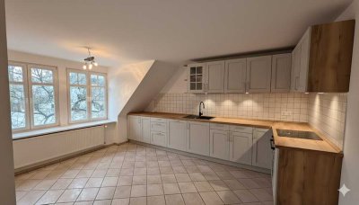 Exklusive 4,5-Zimmer  Wohnung mit Balkon, EBK , Kamin in Schönberg