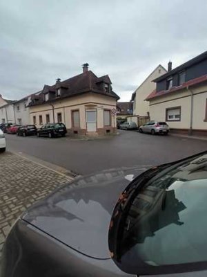 ATTRAKTIVE 2 ZKBB-WOHNUNG im EG + 1. OG AB SOFORT ZU VERMIETEN